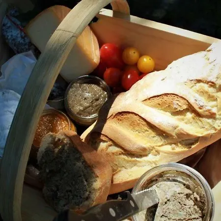Lavergne Bed & Dinner Bed and Breakfast Martel